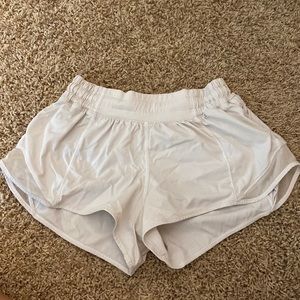 LULULEMON hotty hot 2.5 in shorts